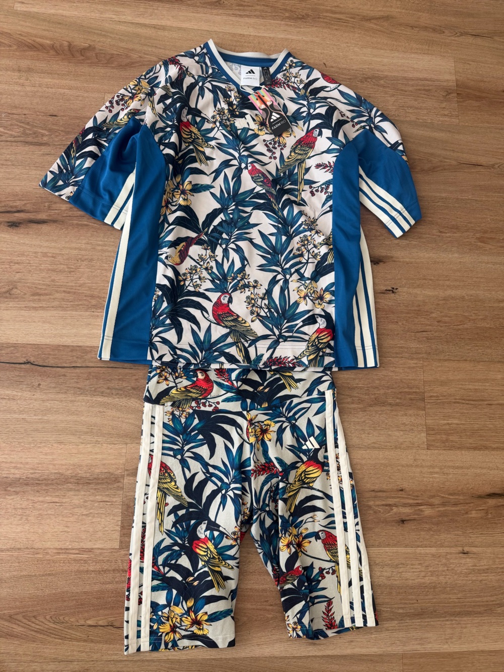 FARM Rio Blue Tropical Parrot Athletic Set